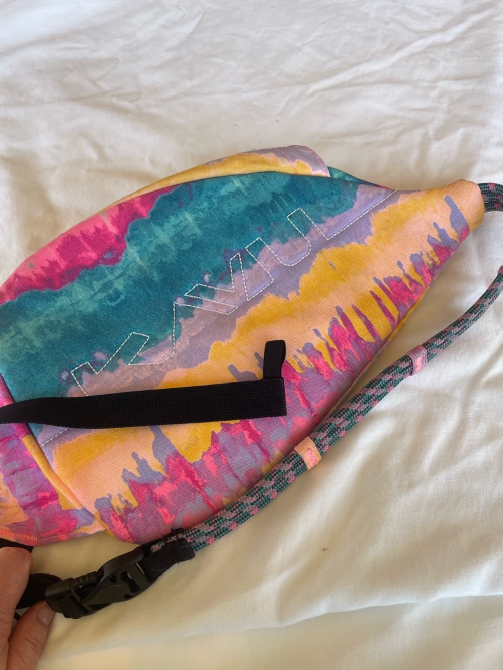 Kavu Tie Dye Sling Bag Fanny Pack Crossbody Multi Color 🌈 - Picture 4 of 4